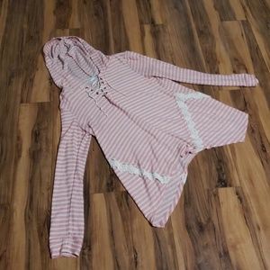 Hooded striped top with lace detail